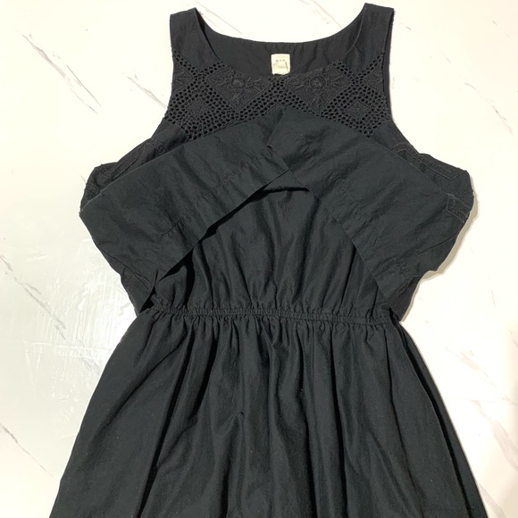 GAP Black Sleeveless Embroidered Details all over Size 2 - Picture 7 of 11